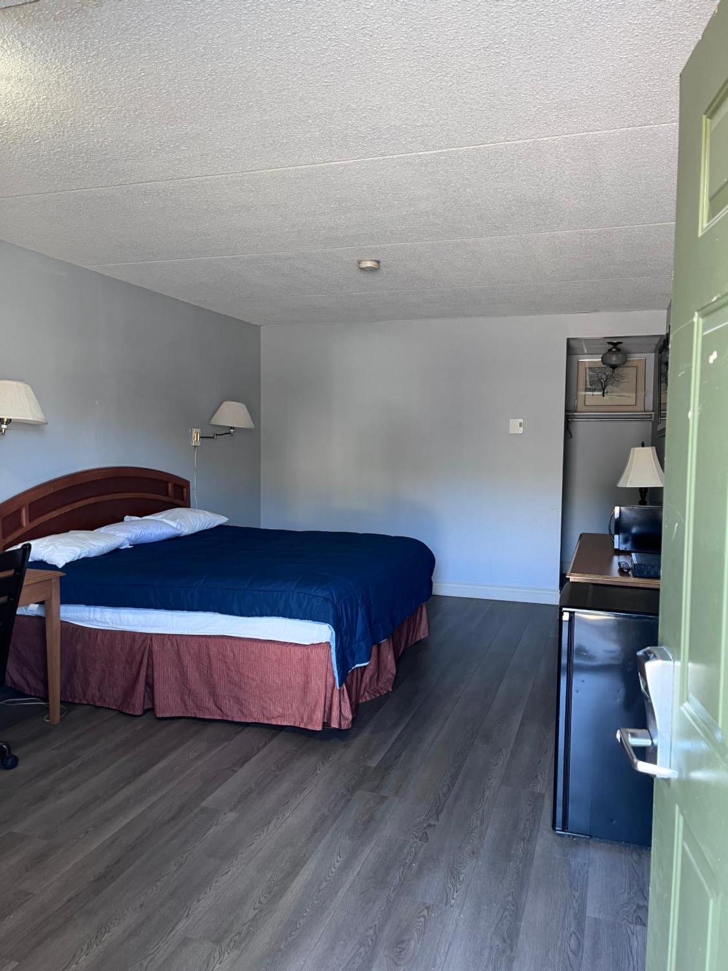Knights Inn - Park Villa Motel, Midland Exterior foto